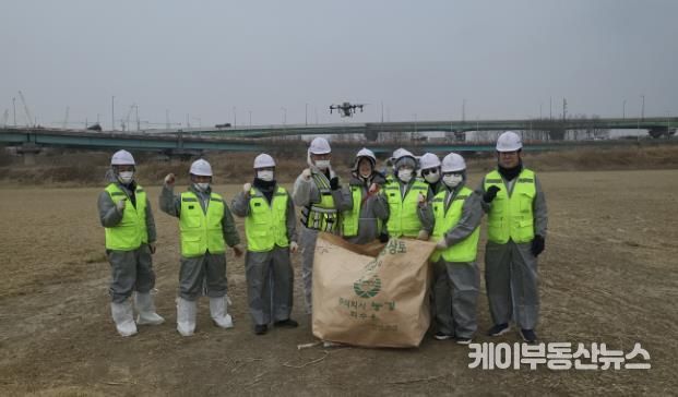 드론을 활용한 겨울철새 먹이주기