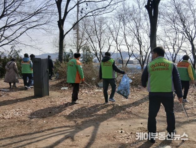 시흥시 신현동 통장협의회, 봄맞이 환경정화활동 나서