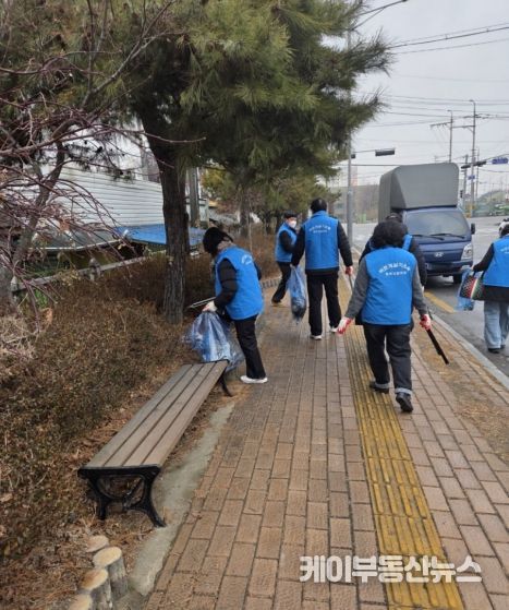 송북동 ‘우리동네 새단장을 위한 새봄맞이 일제대청소’에 구슬땀 흘려