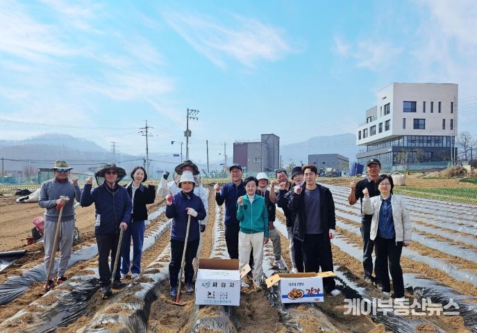 관고동 자유총연맹, 감자 식재로 따뜻한 나눔 준비