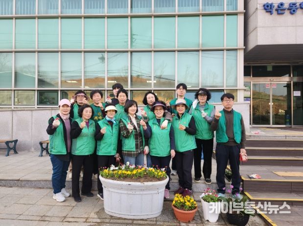 학온동 행정복지센터, 화사한 봄꽃으로 새 단장