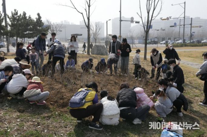 시흥시 배곧2동, 봄맞이 소망나무 심기 행사 진행