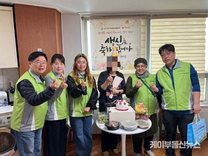 의정부시 송산1동 지사협, 웃음꽃 활짝! 어르신 찾아가는 생신 잔치 호응