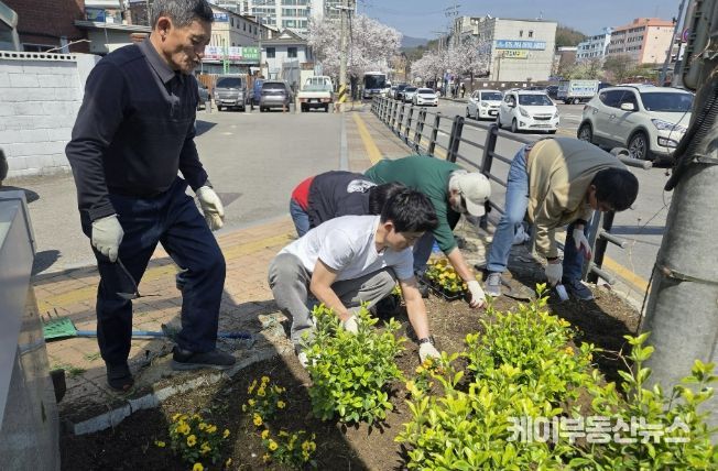 수원시 장안구 파장동 주민자치회, ‘주민 손길로 가꾼 손바닥정원’ 새단장