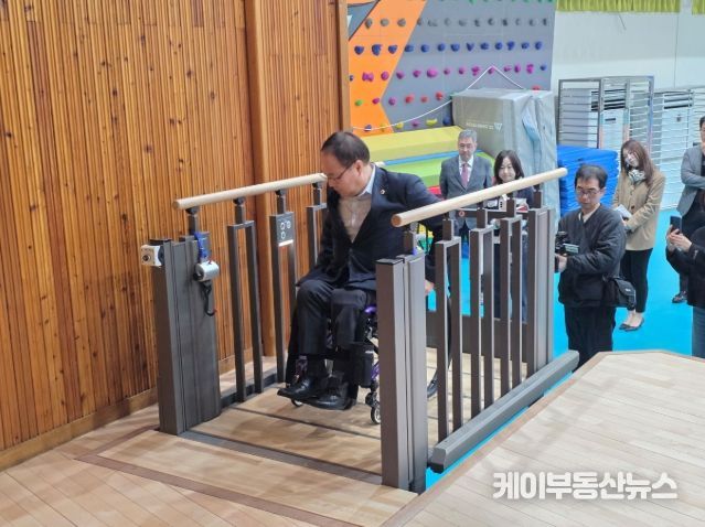 박재용 의원, 교육현장 무대 접근성 체험... 포용적 환경 조성 논의