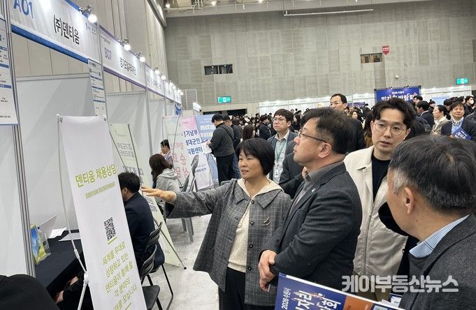 수원특례시의회 장정희 의원, “청년 취업 기회 넓힌 수원시 일자리박람회… 지속 발전 기대”