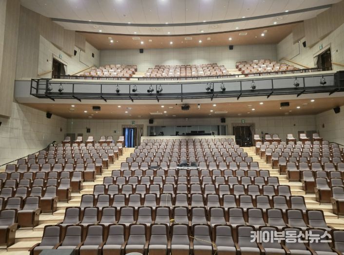 새 옷 입은 연천수레울아트홀, 김완선·선예 콘서트로 화려한 재개관 예고