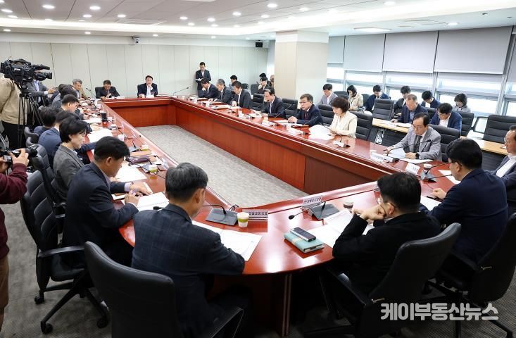충청남도 김태흠 지사 “지역경제 회복 전방위 노력을”