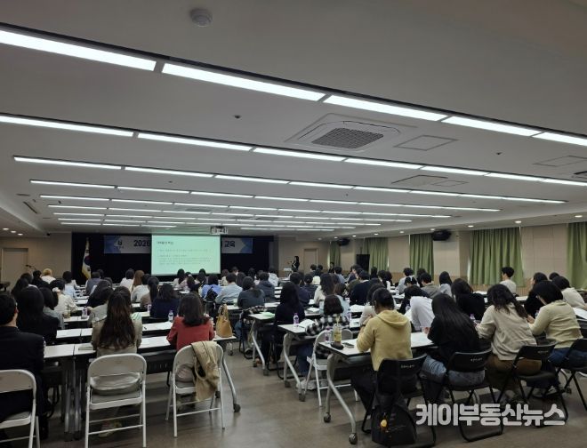 공공기록물 및 정보공개 교육 진행 모습