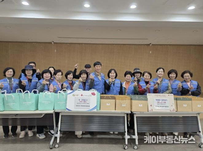 의왕시 내손1동 지역사회보장협의체, 저소득 취약계층 40가구에 시원한 여름 선물 전달