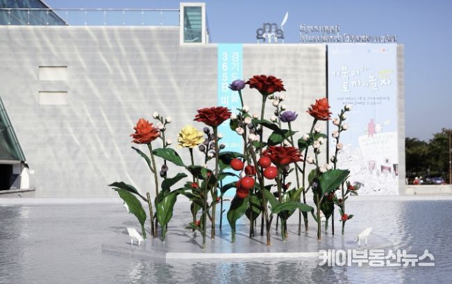 야외상설전시 《멈춰서서》 전경